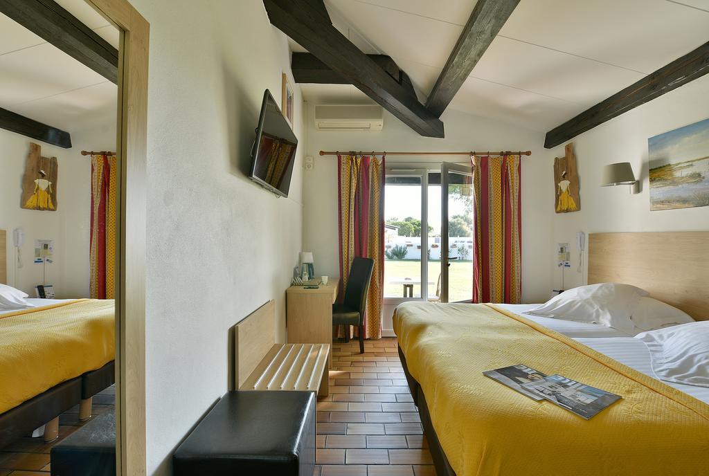 Mas De La Grenouillere Hotel Et Centre Equestre En Pleine Nature Сен Мари де ла Мер Екстериор снимка